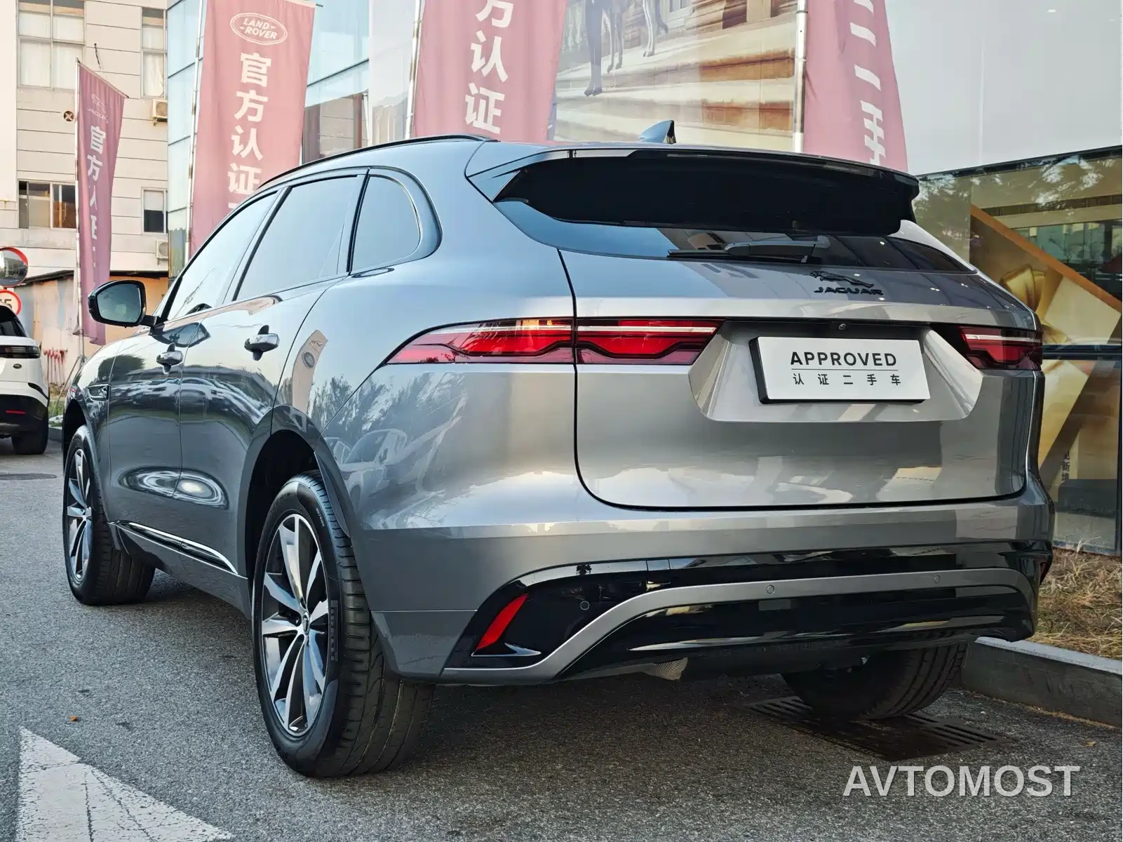 Jaguar F-PACE 2024 P250 R-Dynamic SE — фото 9