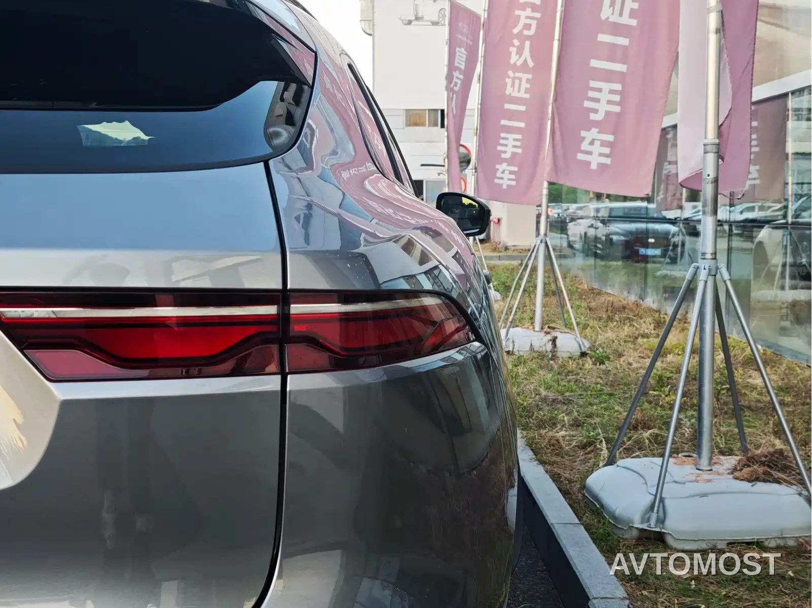 Jaguar F-PACE 2024 P250 R-Dynamic SE — фото 11