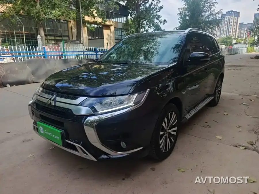 Mitsubishi Outlander 2021 Facelift 2.0L 2WD Premium Edition 5-Seater