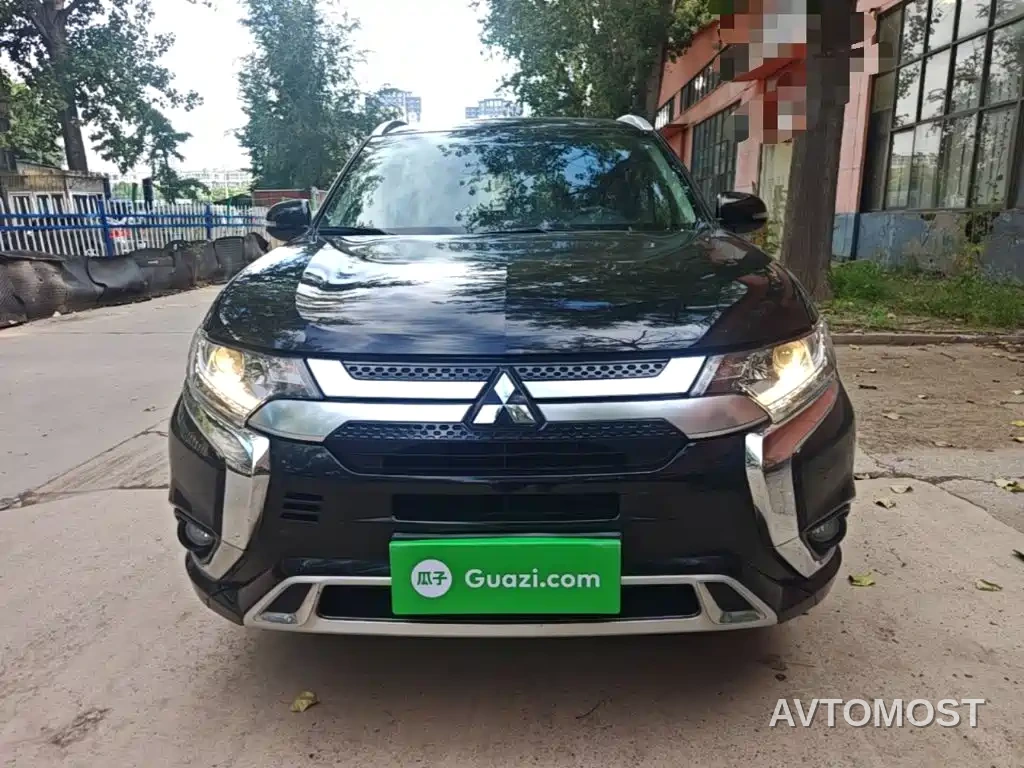 Mitsubishi Outlander 2021 Facelift 2.0L 2WD Premium Edition 5-Seater — фото 3
