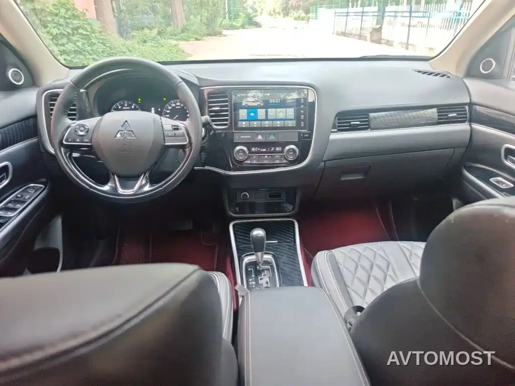 Mitsubishi Outlander 2021 Facelift 2.0L 2WD Premium Edition 5-Seater — фото 10