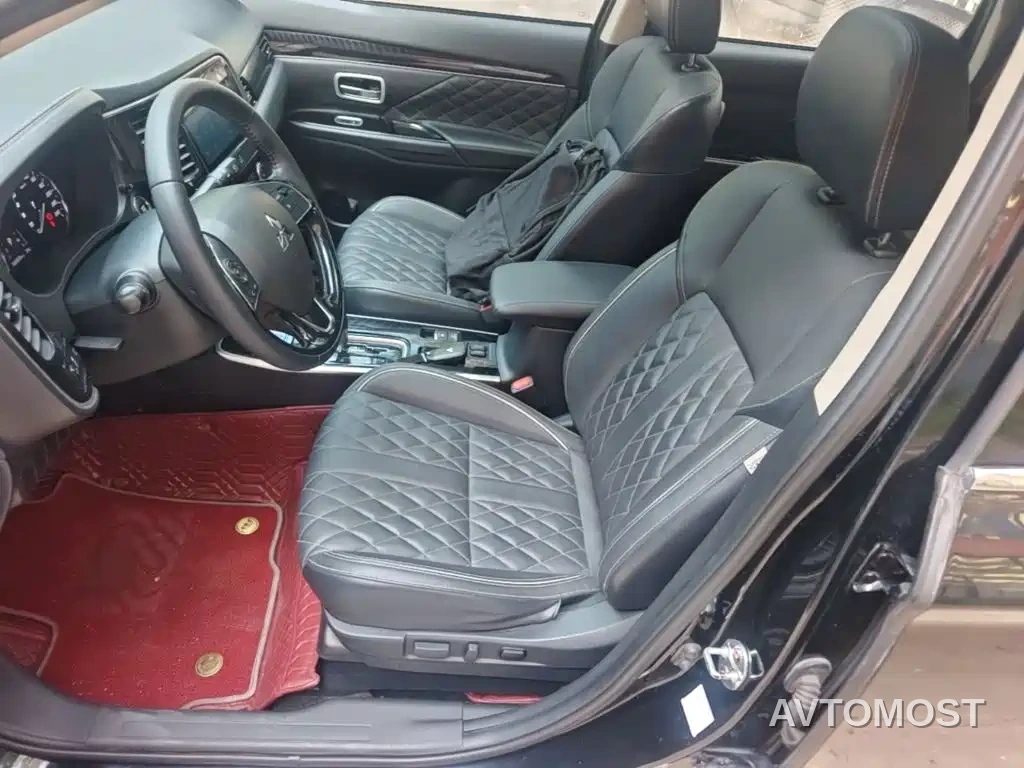 Mitsubishi Outlander 2021 Facelift 2.0L 2WD Premium Edition 5-Seater — фото 15