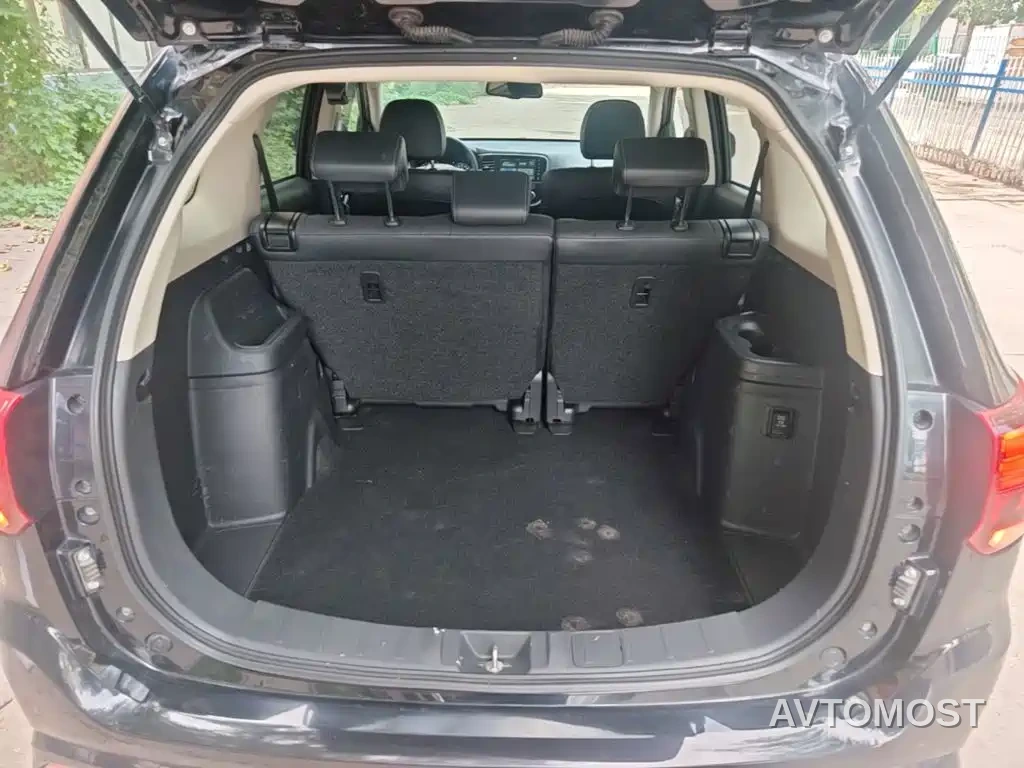 Mitsubishi Outlander 2021 Facelift 2.0L 2WD Premium Edition 5-Seater — фото 19