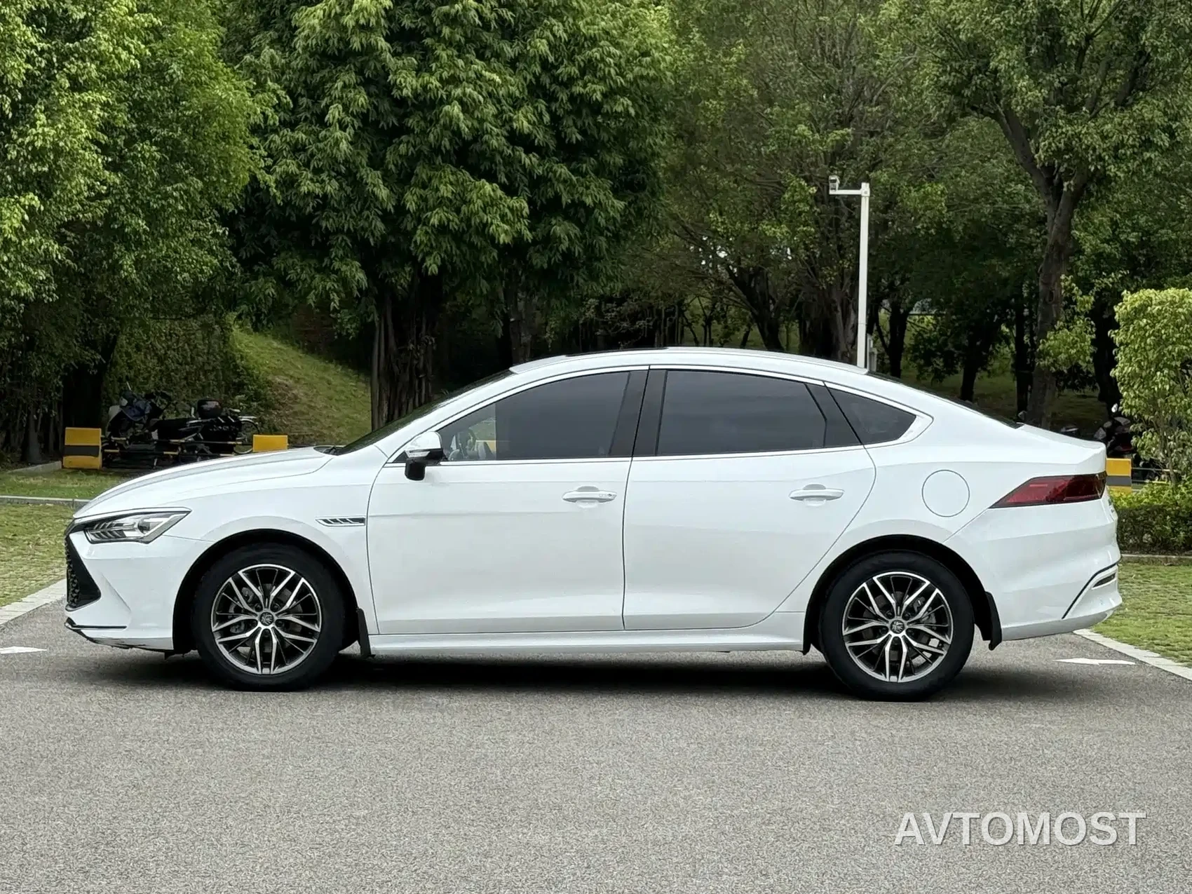 BYD Qin PLUS 2021 DM-i 55KM Flagship — фото 2