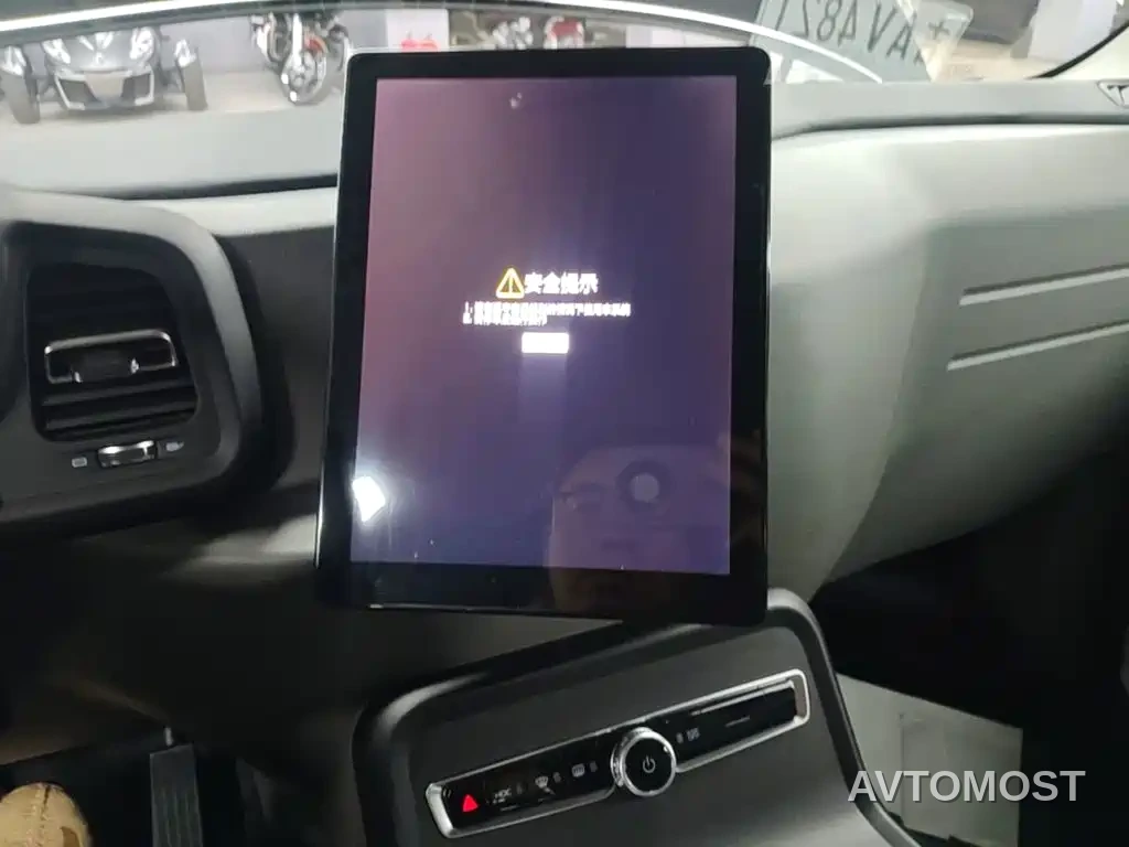 LEVC TX 2023 TX5 Extended Range Travel Edition — фото 13