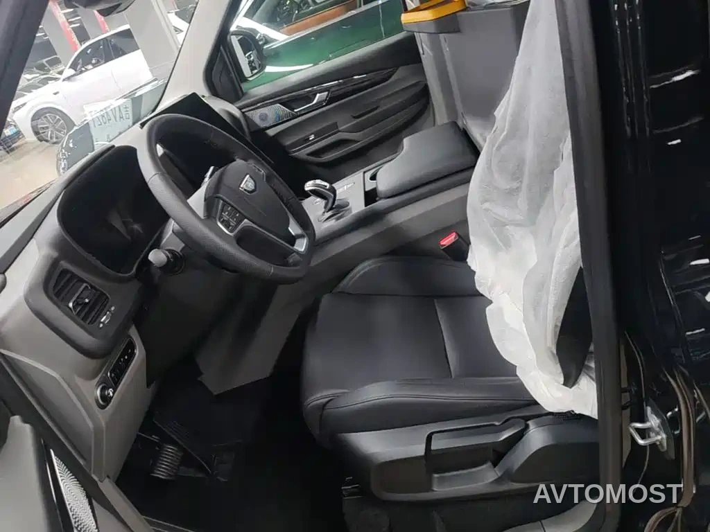 LEVC TX 2023 TX5 Extended Range Travel Edition — фото 15