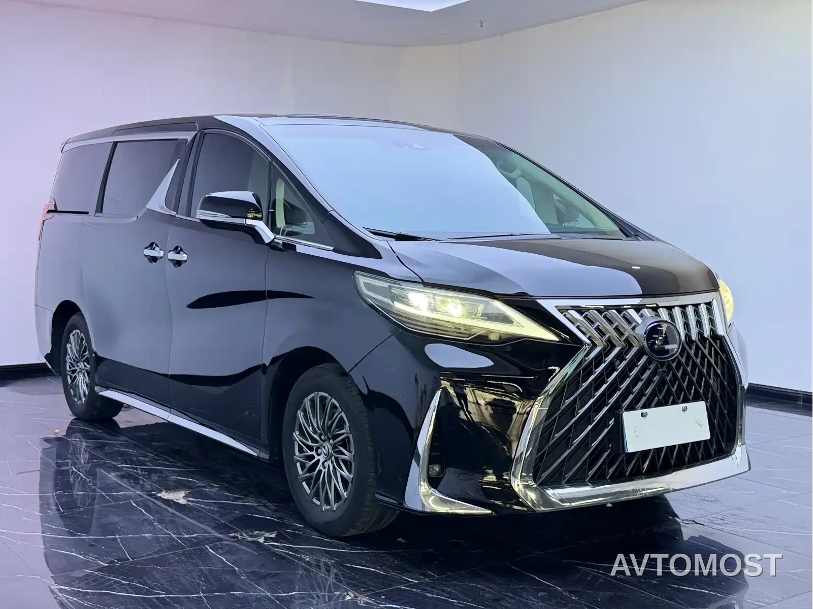 Toyota Vellfire 2021 Crown Hybrid 2.5L HV Premium Edition — фото 3