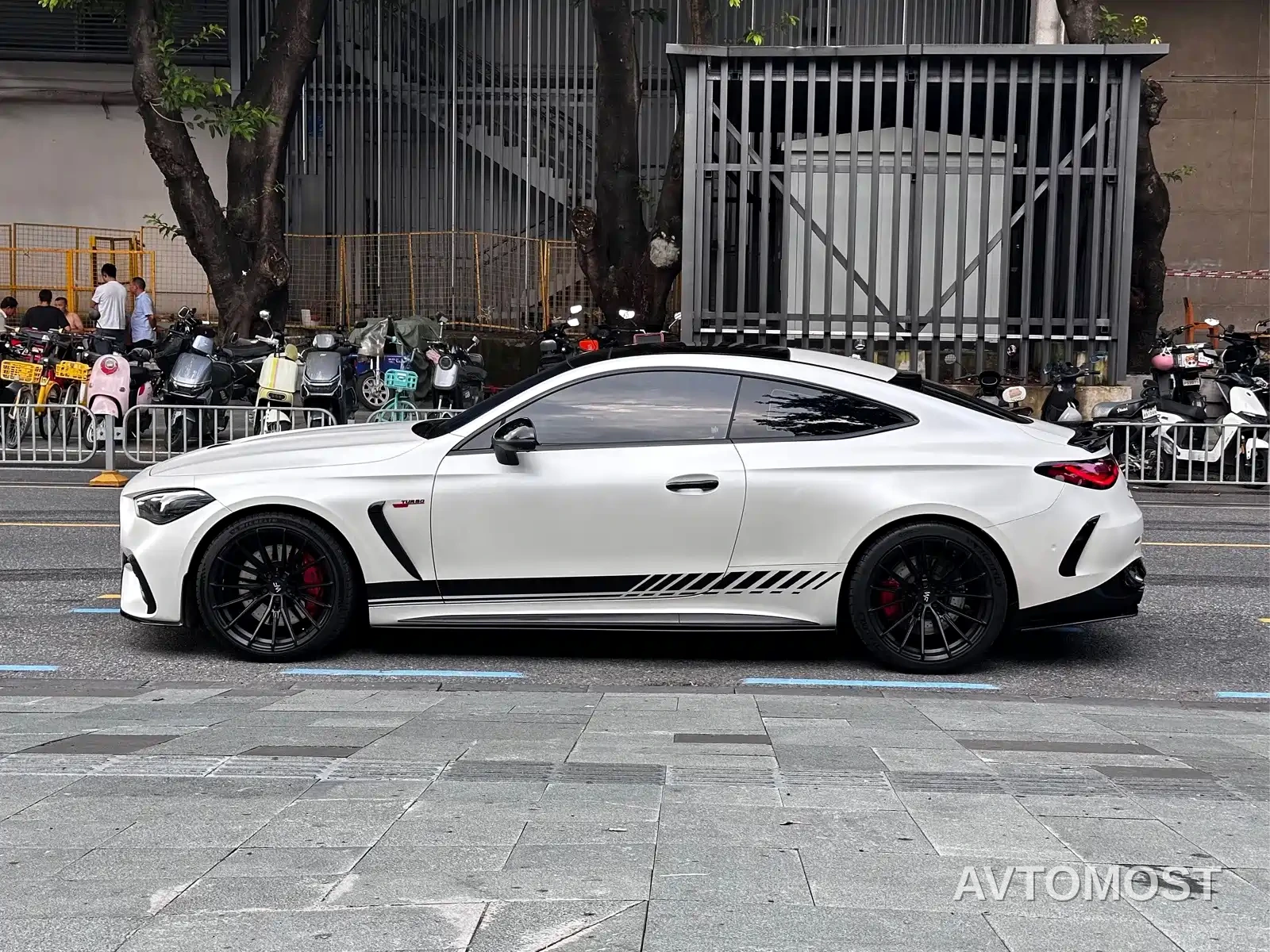 Mercedes-Benz Mercedes-AMG CLE 2024 AMG CLE 53 4MATIC+ Coupe — фото 3