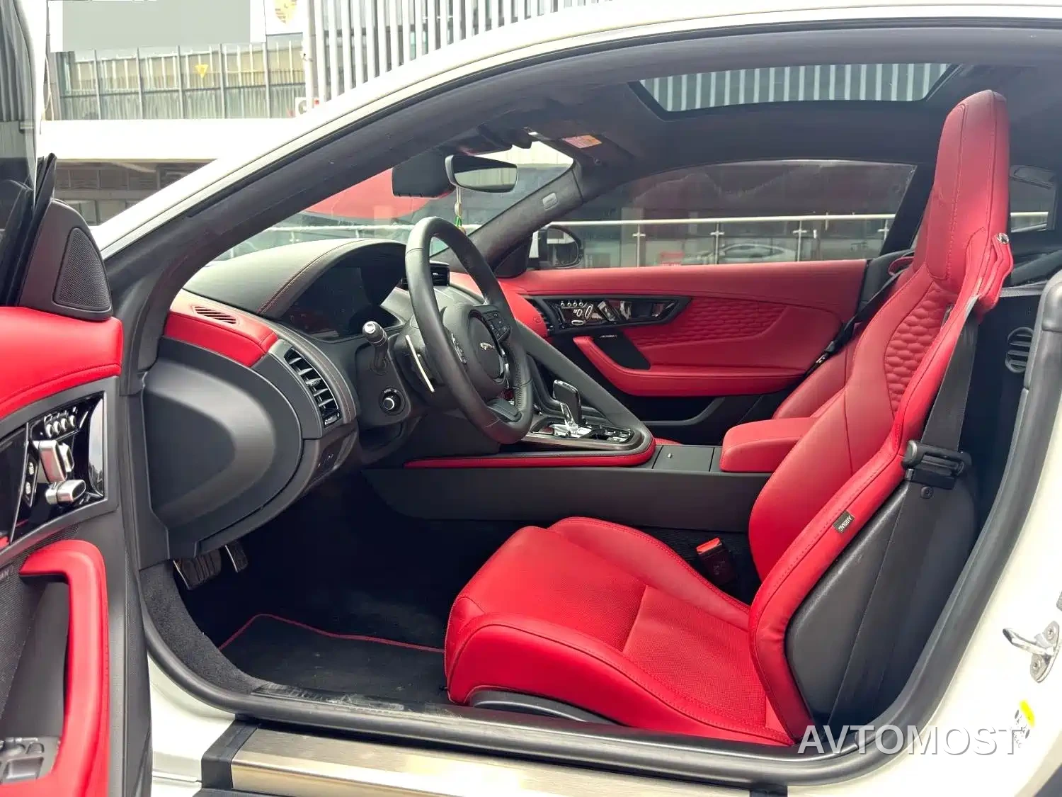 Jaguar F-TYPE 2024 P300 75th Anniversary Collector's Hardtop Edition — фото 4