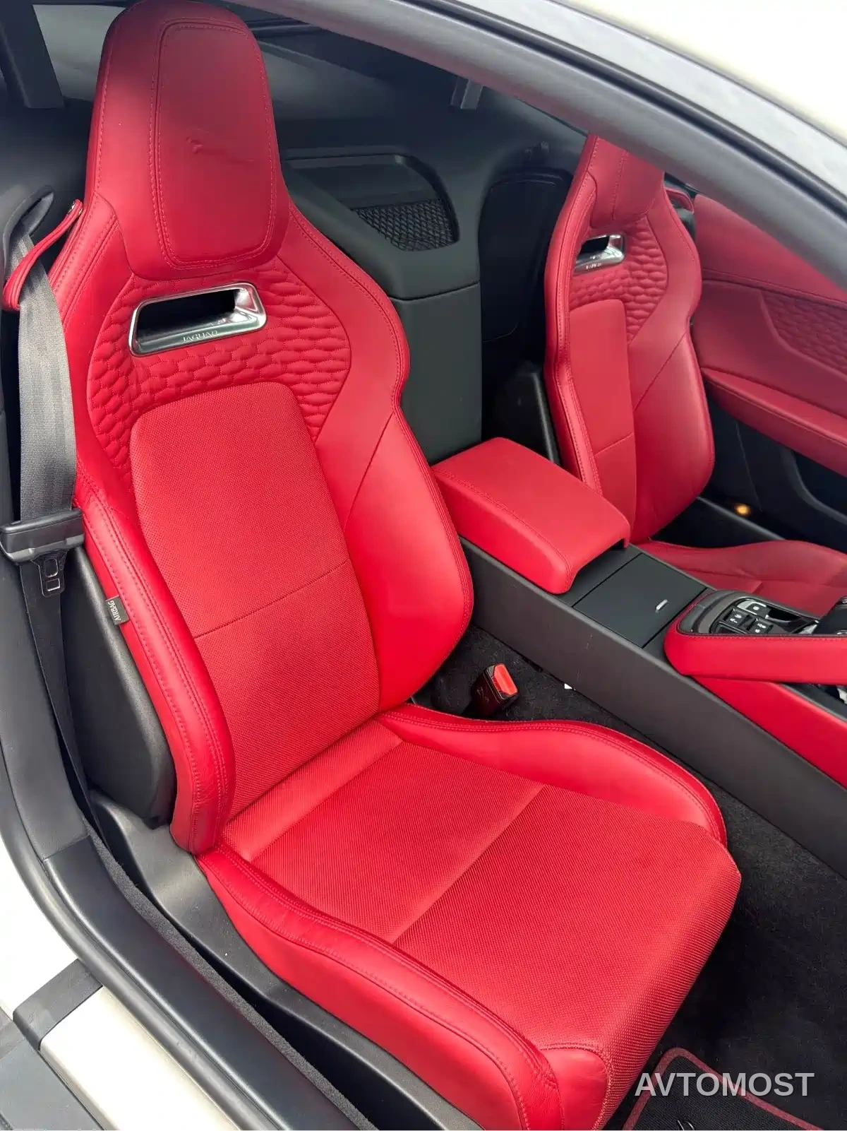 Jaguar F-TYPE 2024 P300 75th Anniversary Collector's Hardtop Edition — фото 5