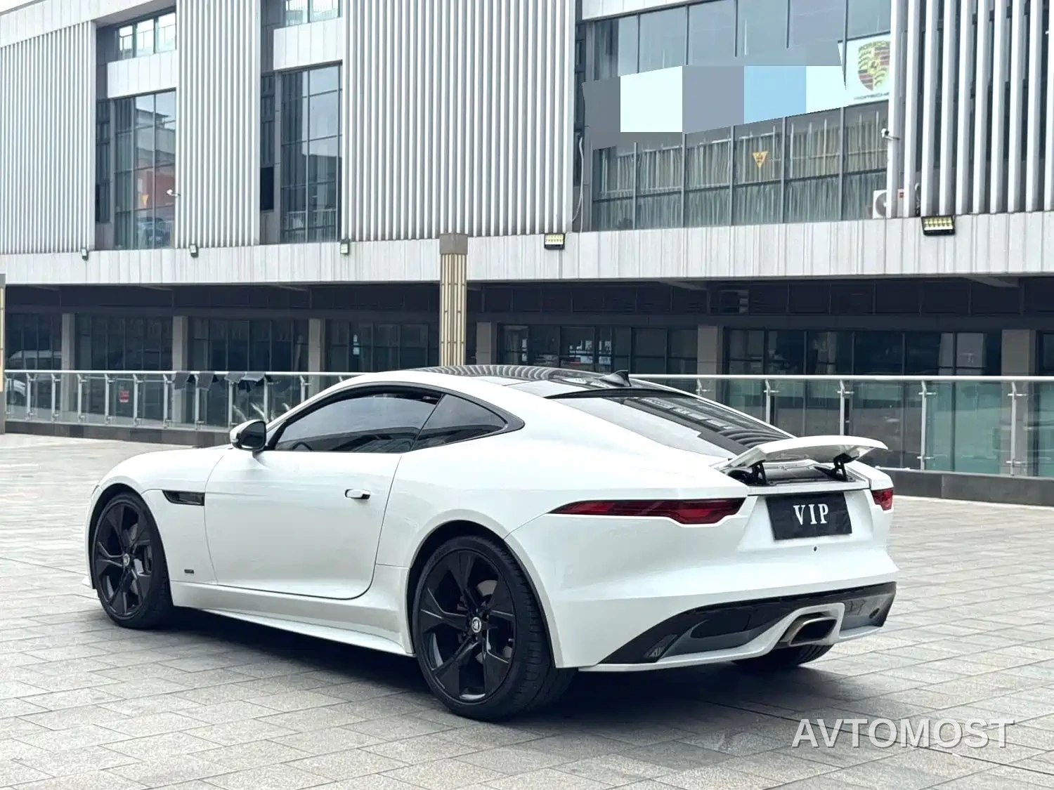 Jaguar F-TYPE 2024 P300 75th Anniversary Collector's Hardtop Edition — фото 8