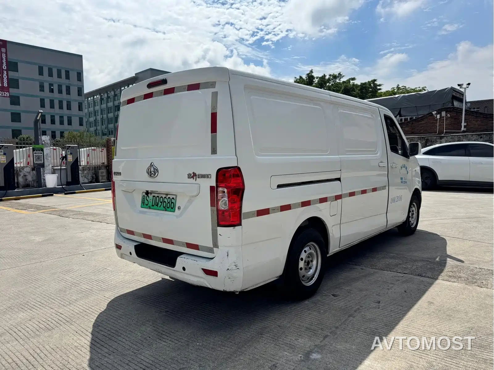 Changan Ruixing EM80 2022 Flat Roof Tailgate 2-seater 60kW 41.86kWh — фото 4