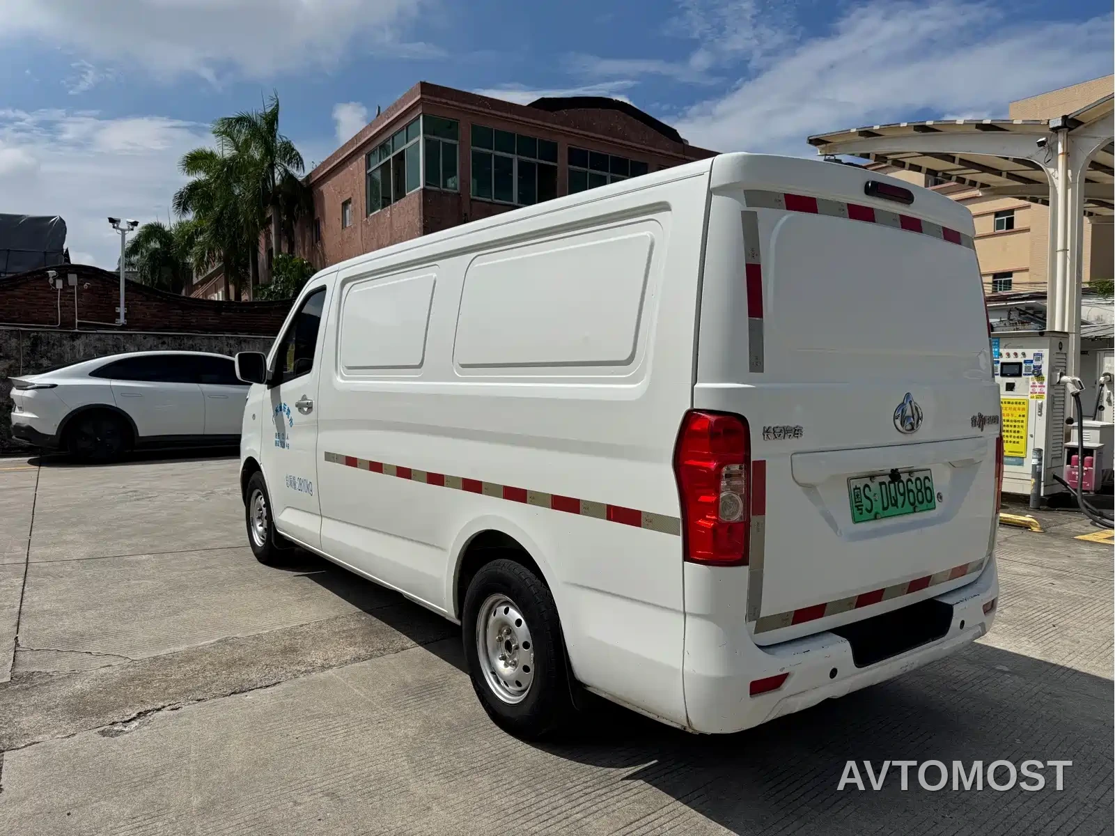 Changan Ruixing EM80 2022 Flat Roof Tailgate 2-seater 60kW 41.86kWh — фото 5