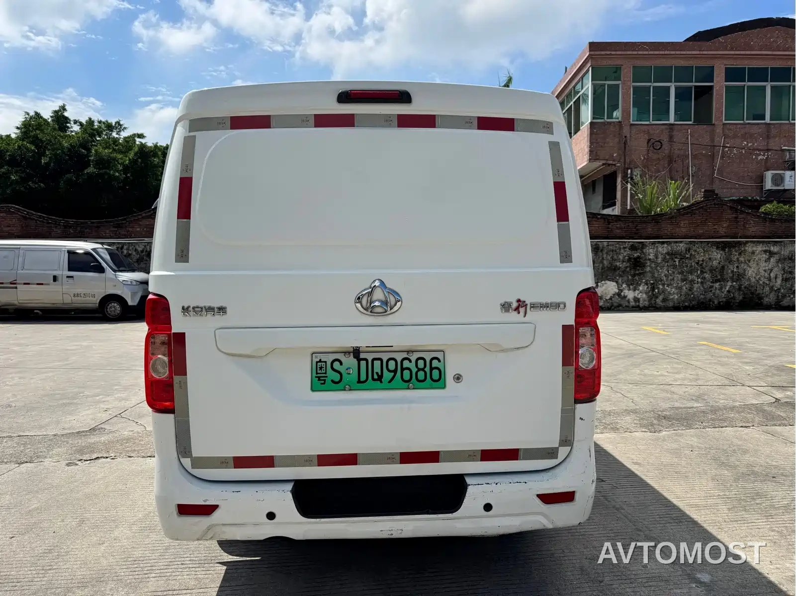 Changan Ruixing EM80 2022 Flat Roof Tailgate 2-seater 60kW 41.86kWh — фото 6