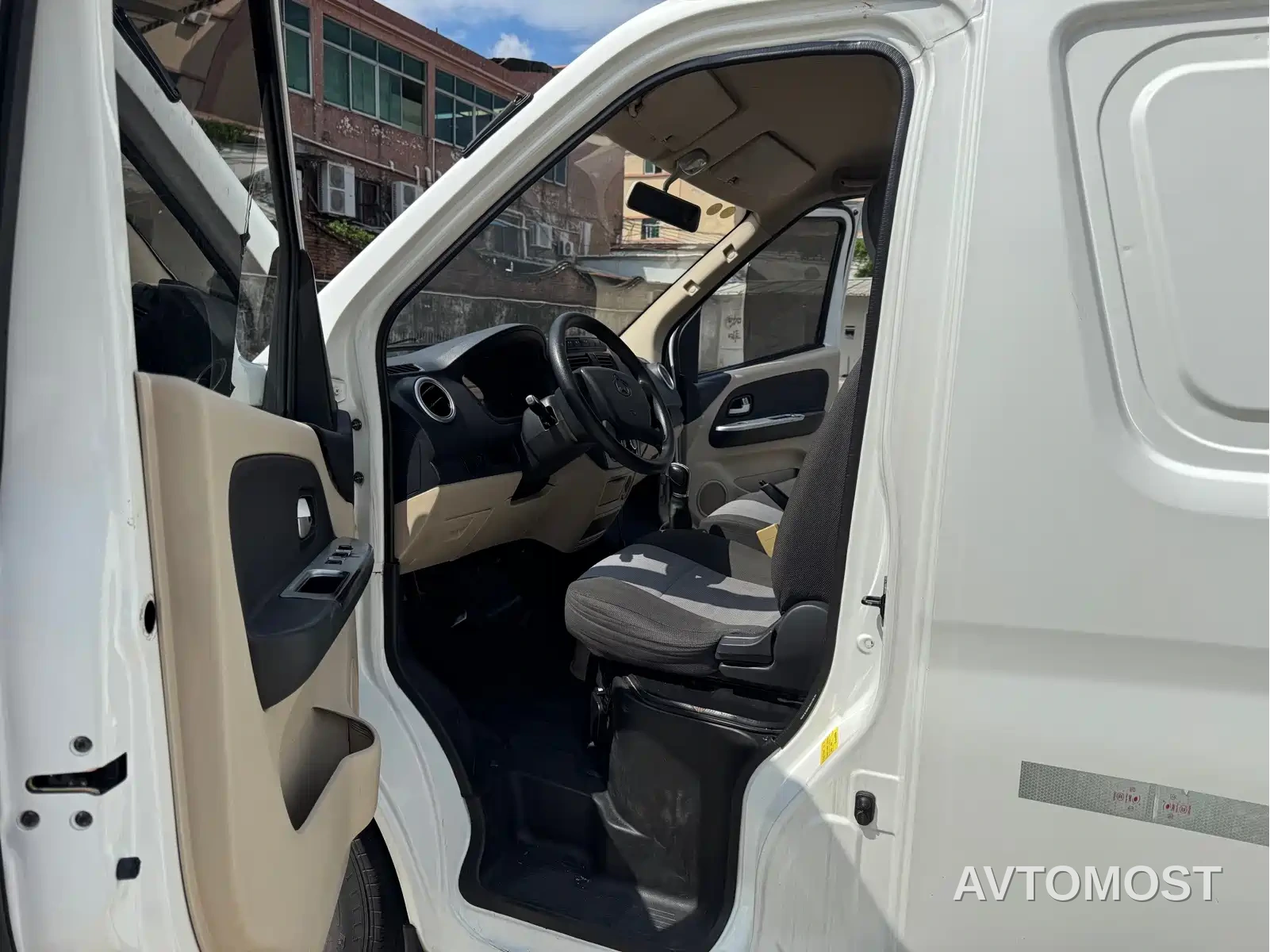 Changan Ruixing EM80 2022 Flat Roof Tailgate 2-seater 60kW 41.86kWh — фото 9
