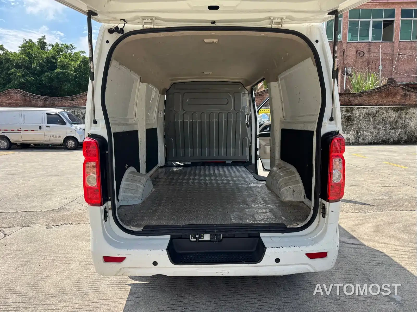 Changan Ruixing EM80 2022 Flat Roof Tailgate 2-seater 60kW 41.86kWh — фото 15