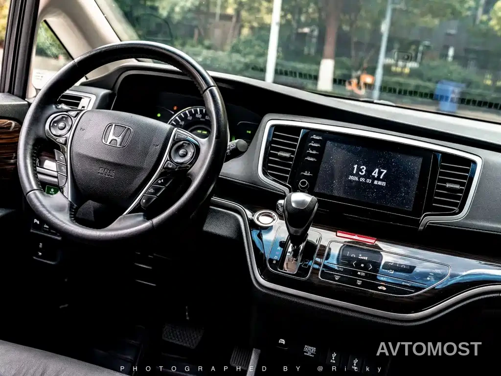 Honda Odyssey 2021 2.0L Sharp Exclusive Edition — фото 4