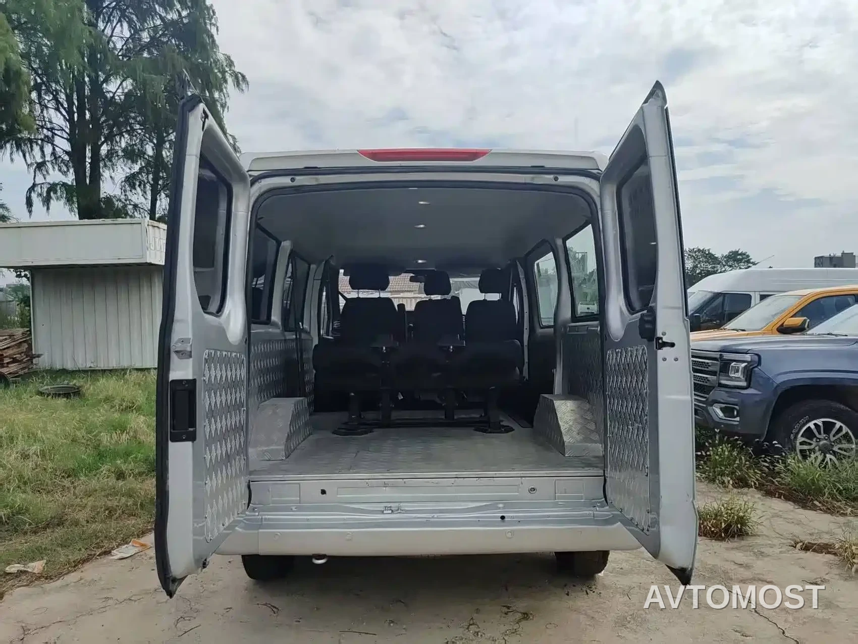 Jiangling JMC Fushun 2023 Model 2.0T Manual Short Wheelbase Underground Version Commercial MPV 6 Seats — фото 7