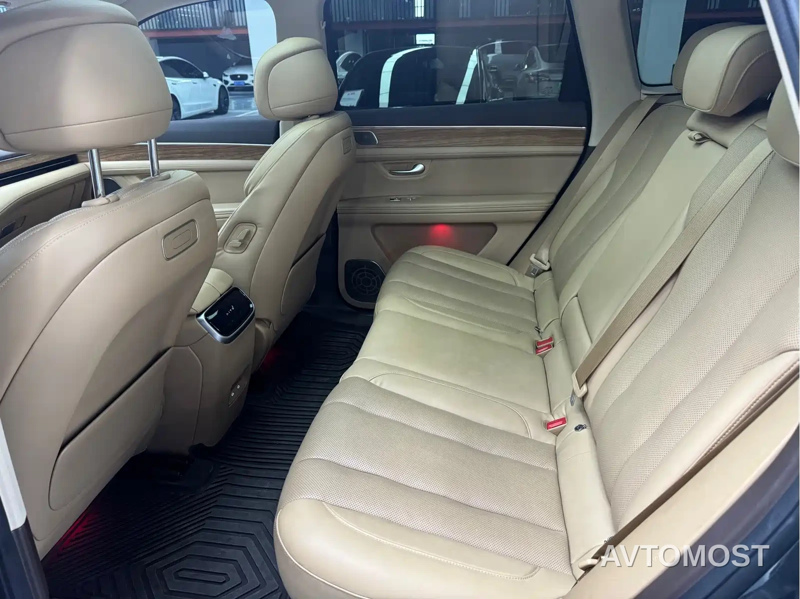 AITO M7 2022 1.5T RWD Comfort Edition — фото 12