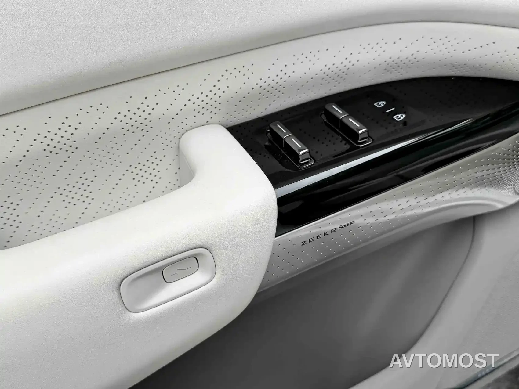 Zeekr 7X 2025 Model 75kWh RWD Smart Driving Edition — фото 10