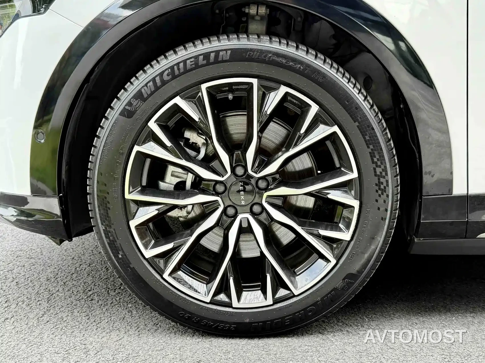 Zeekr 7X 2025 Model 75kWh RWD Smart Driving Edition — фото 18