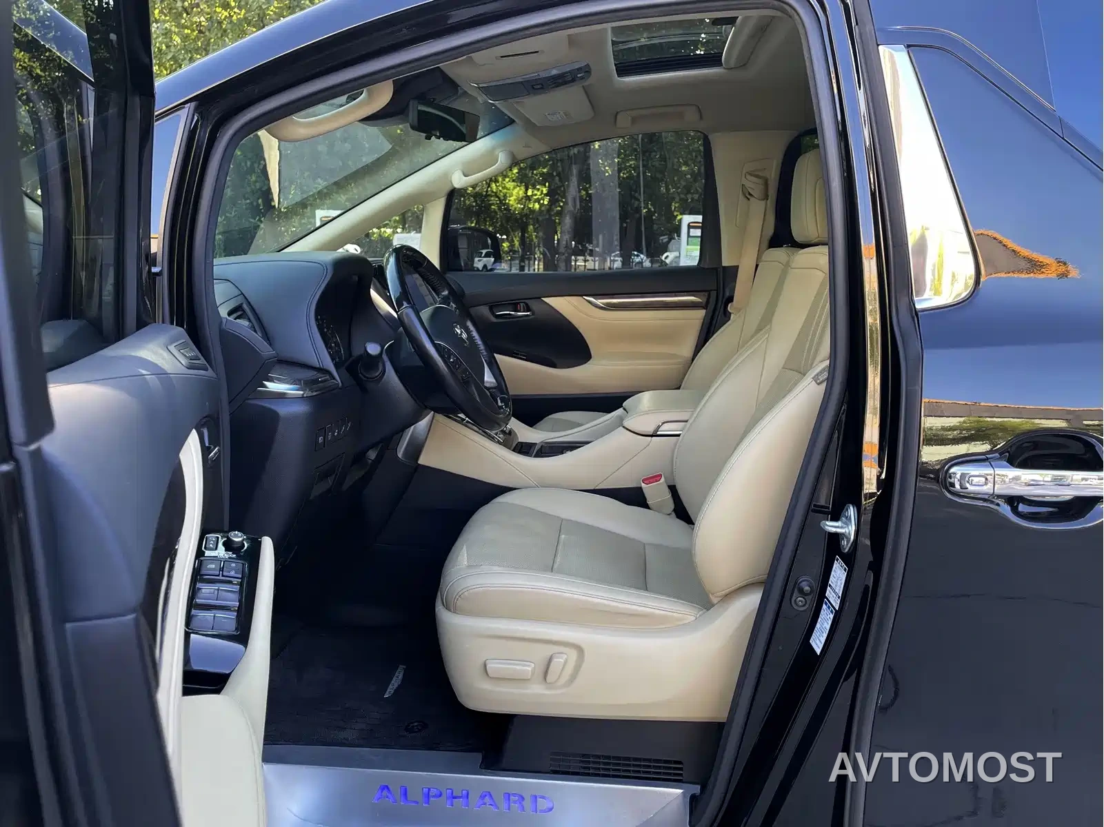 Toyota Alphard 2021 Hybrid 2.5L Premium — фото 8