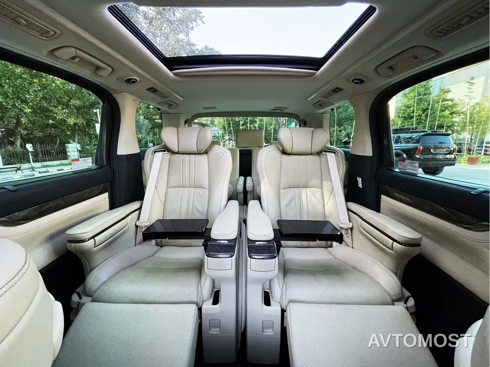 Toyota Alphard 2021 Hybrid 2.5L Premium — фото 16