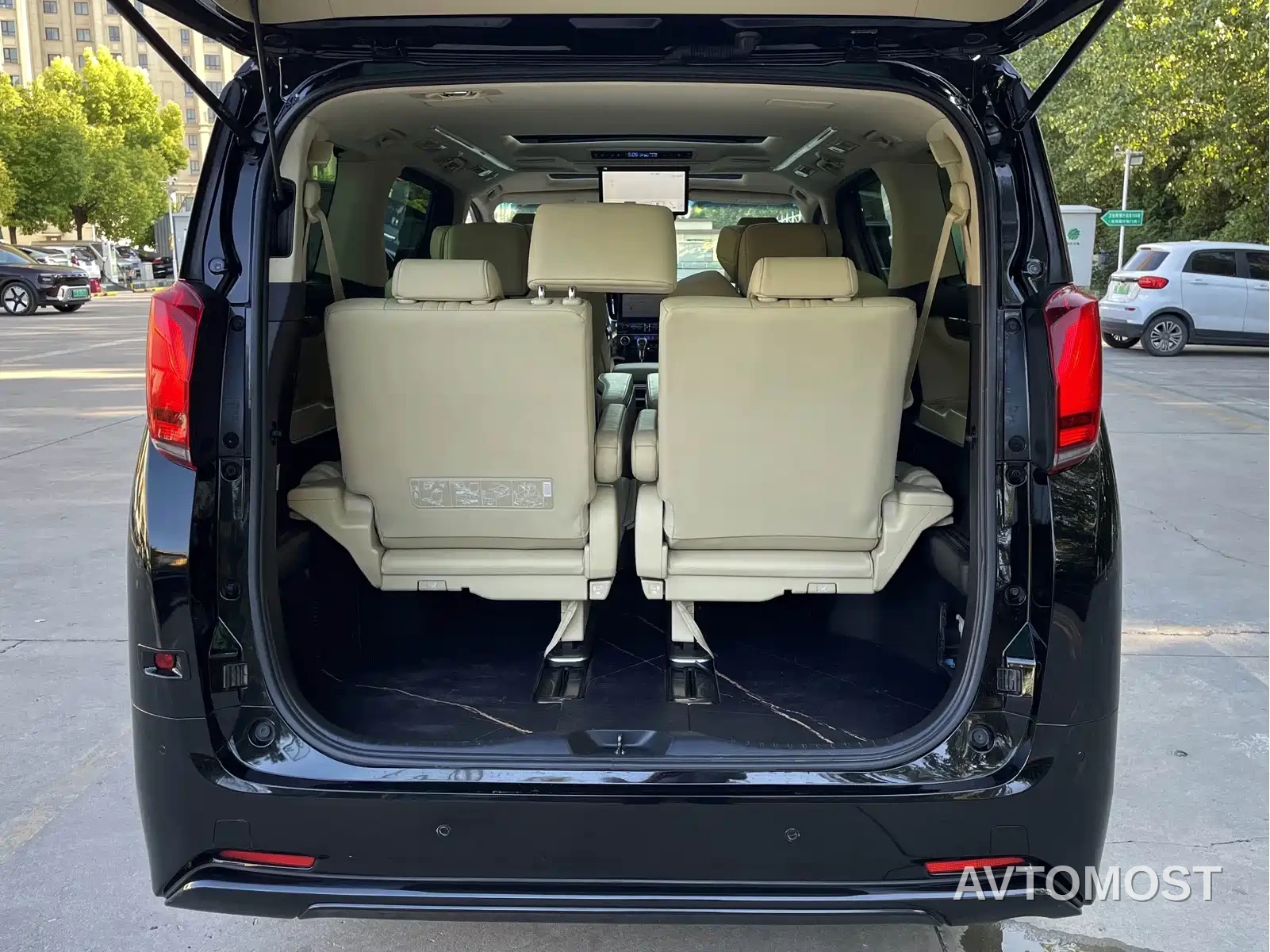 Toyota Alphard 2021 Hybrid 2.5L Premium — фото 21
