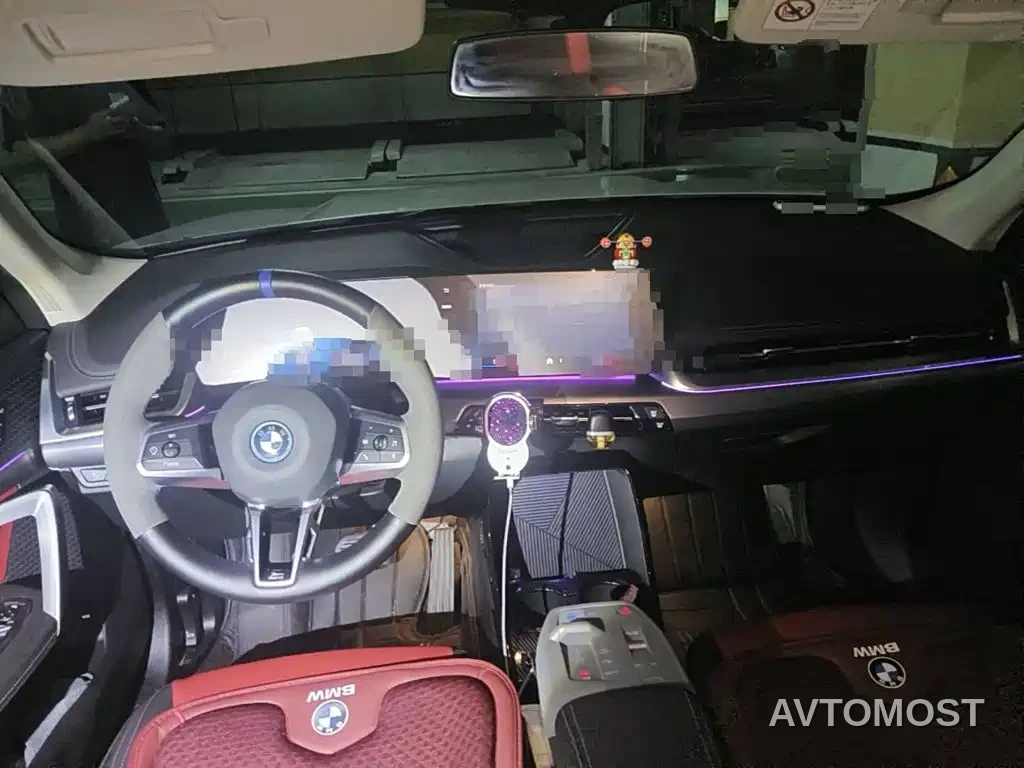 BMW iX1 2023 eDrive25L M Sport Package — фото 12