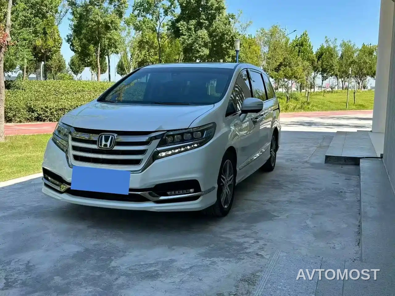 Honda Elysion 2019 2.0L Hybrid Luxury Edition — фото 3