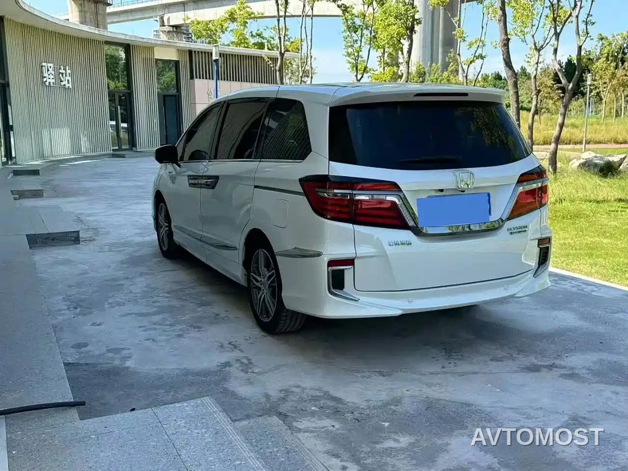 Honda Elysion 2019 2.0L Hybrid Luxury Edition — фото 7