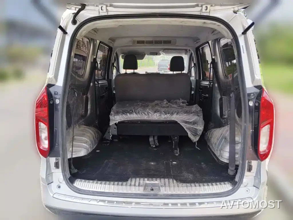 Wuling Hongguang New Energy 2024 Pure Electric 300KM Standard — фото 4