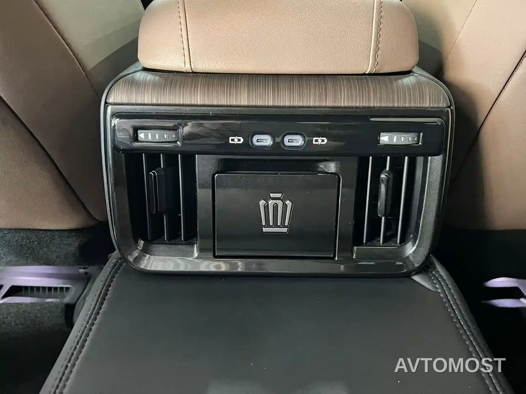 Toyota Crown (Import) 2024 2.5L Ultimate Edition — фото 11