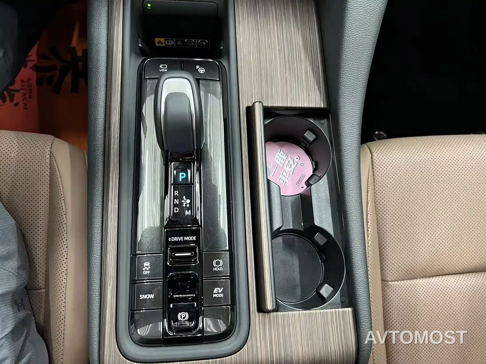 Toyota Crown (Import) 2024 2.5L Ultimate Edition — фото 16