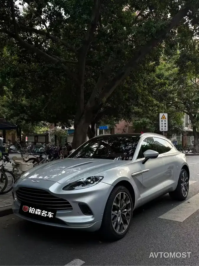 Aston Martin DBX 2023 3.0T STRAIGHT-SIX
