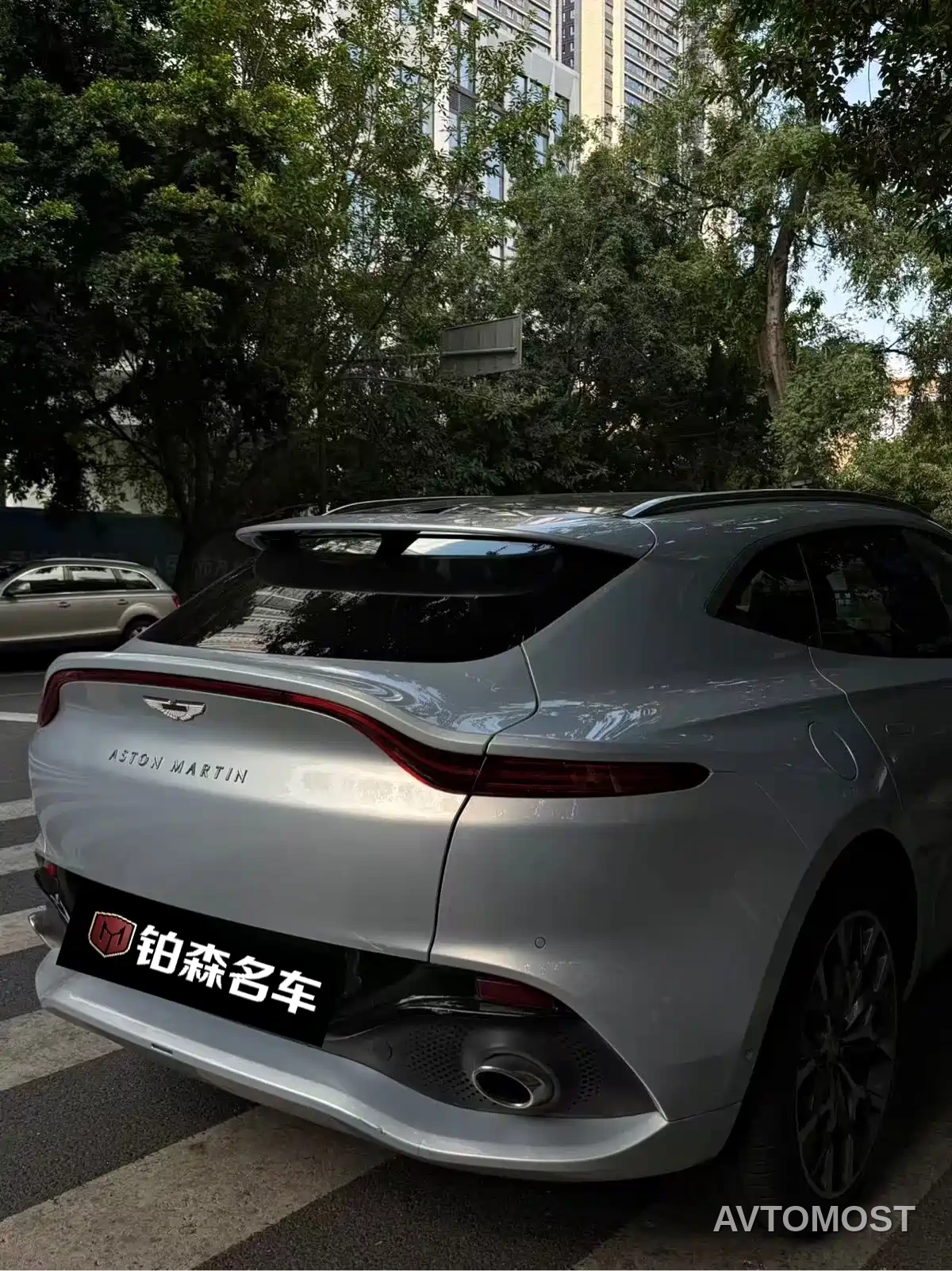 Aston Martin DBX 2023 3.0T STRAIGHT-SIX — фото 4