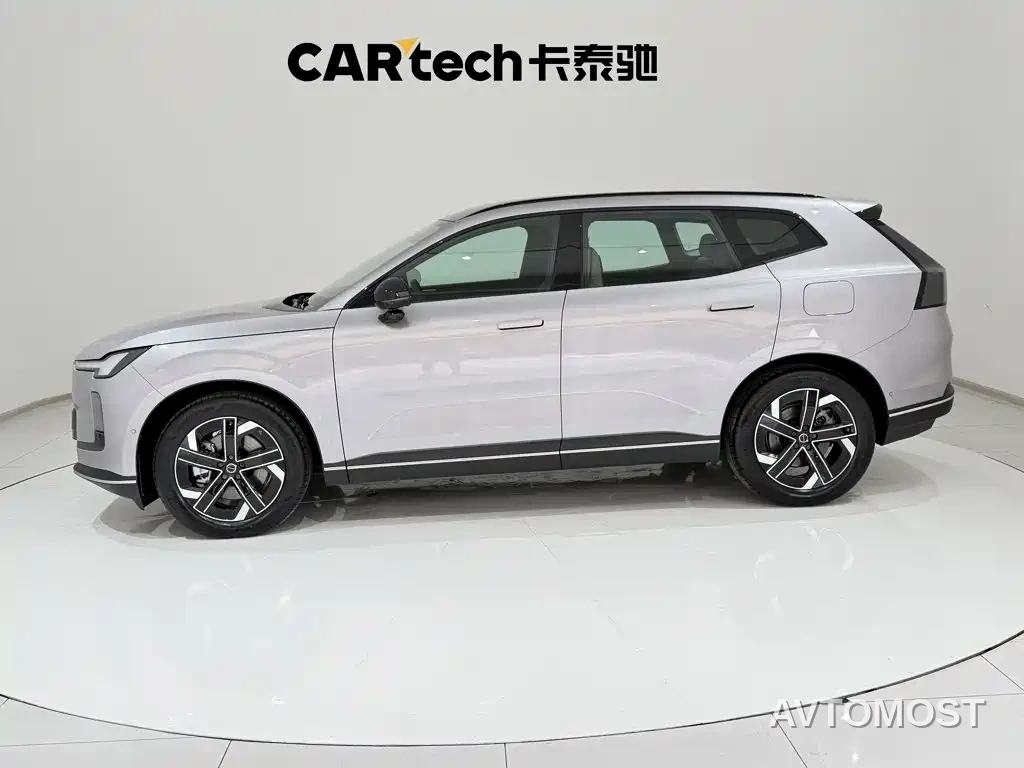 Volvo XC70 Plug-in Hybrid 2025 Standard — фото 8