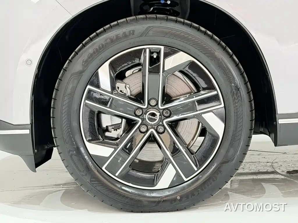 Volvo XC70 Plug-in Hybrid 2025 Standard — фото 11