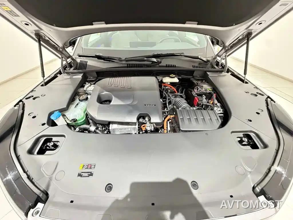 Volvo XC70 Plug-in Hybrid 2025 Standard — фото 12