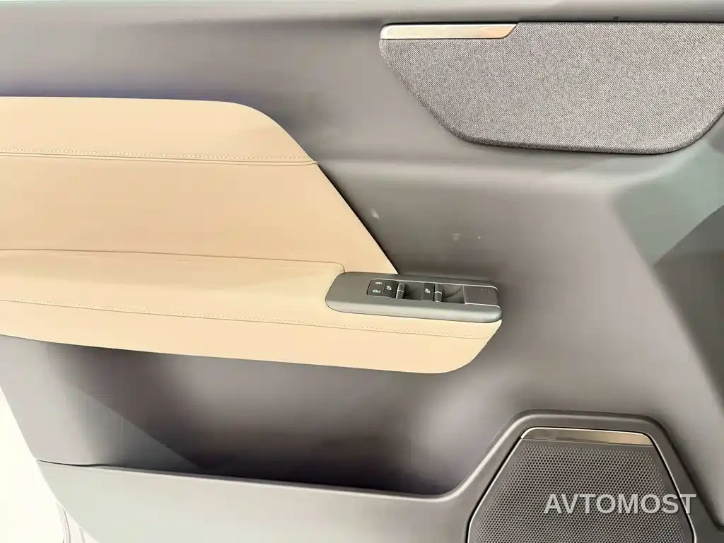 Volvo XC70 Plug-in Hybrid 2025 Standard — фото 16