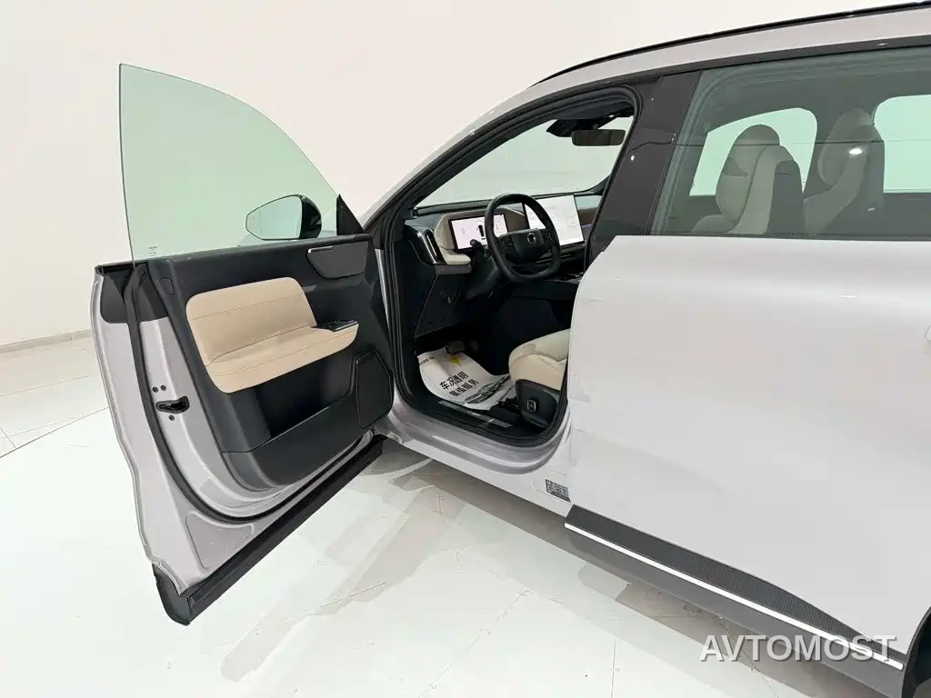 Volvo XC70 Plug-in Hybrid 2025 Standard — фото 23