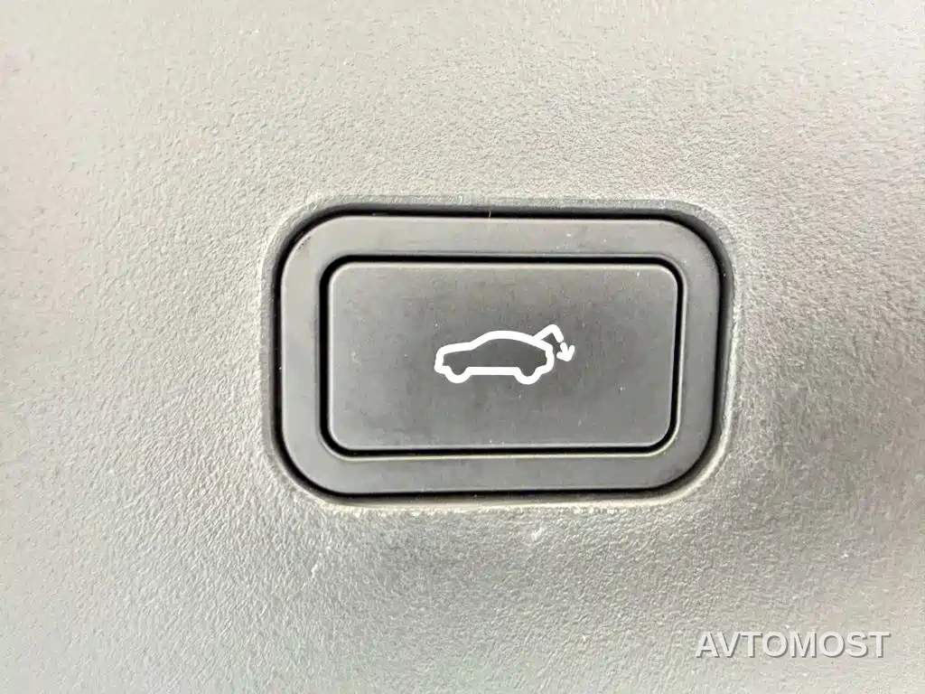 Volvo XC70 Plug-in Hybrid 2025 Standard — фото 26