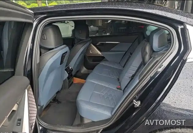 BMW i5 2024 eDrive 35L Luxury Package — фото 7