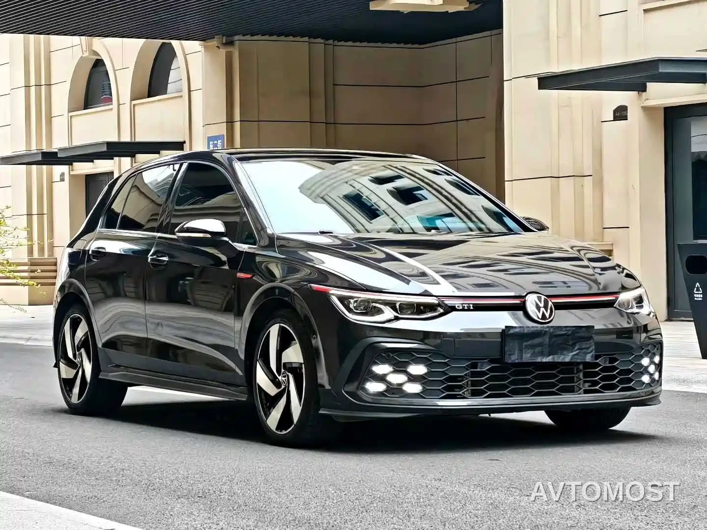 Volkswagen Golf GTI 2023 380TSI DSG GTI — фото 2