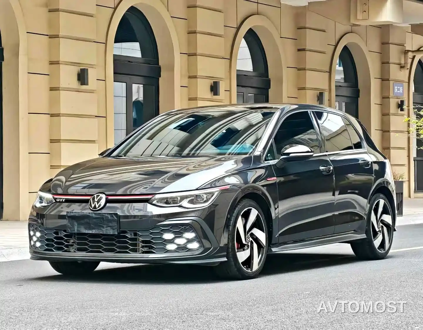 Volkswagen Golf GTI 2023 380TSI DSG GTI — фото 3