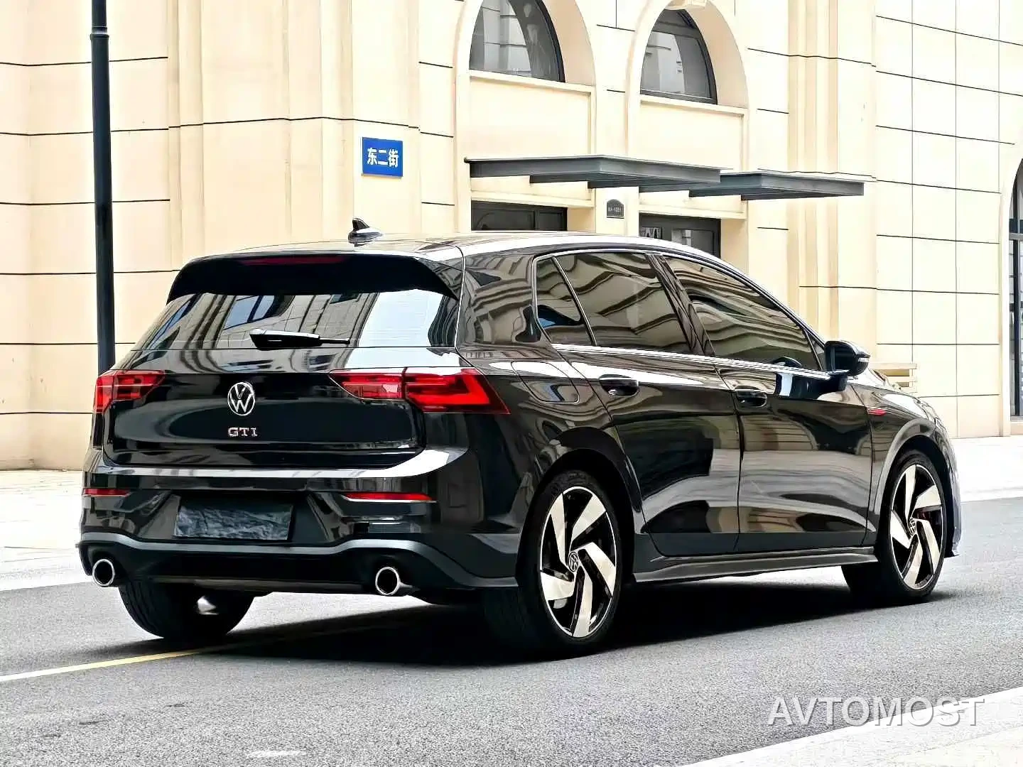 Volkswagen Golf GTI 2023 380TSI DSG GTI — фото 8