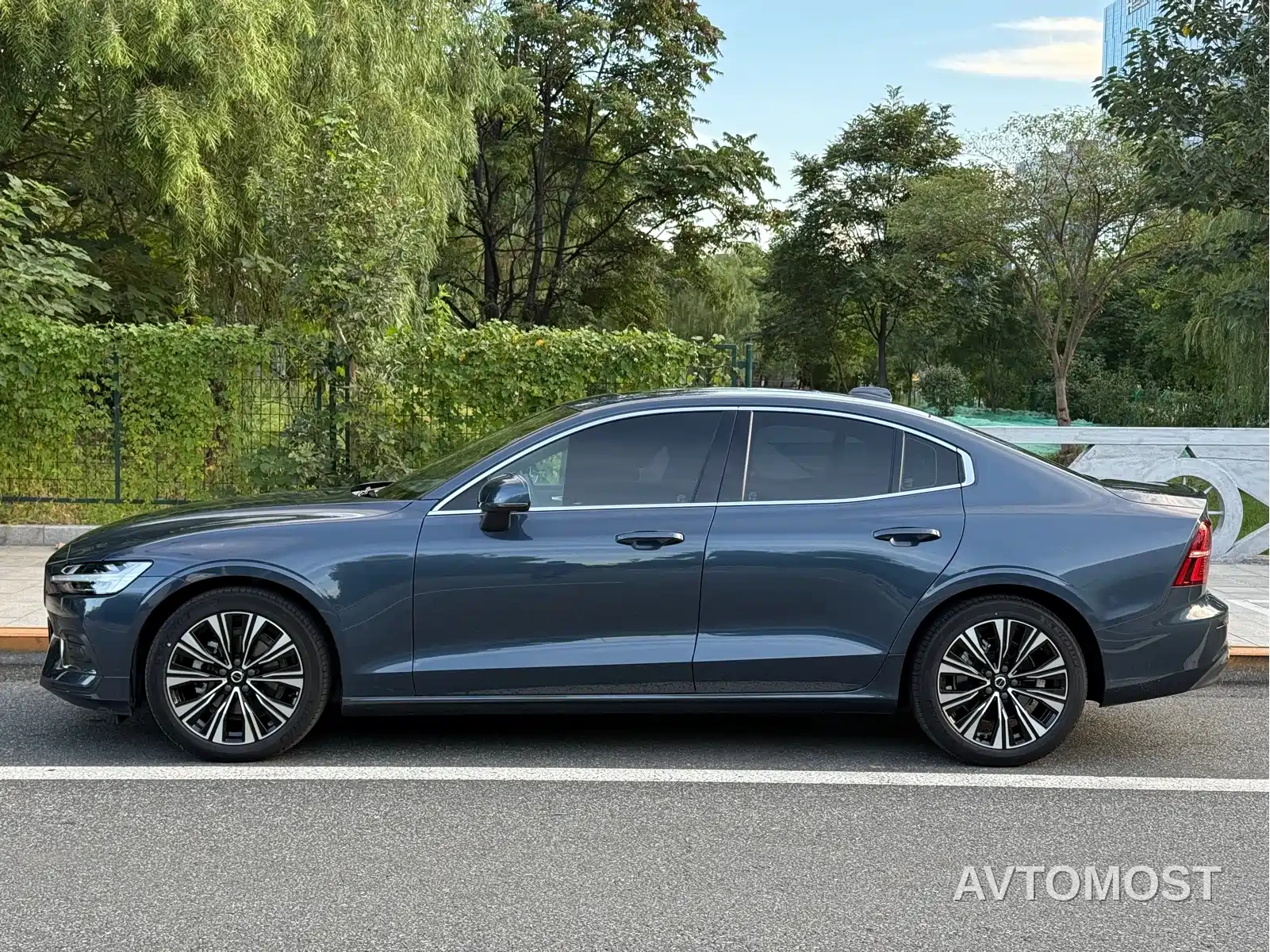 Volvo S60 2023 B4 Smart Vision Luxury Edition — фото 2