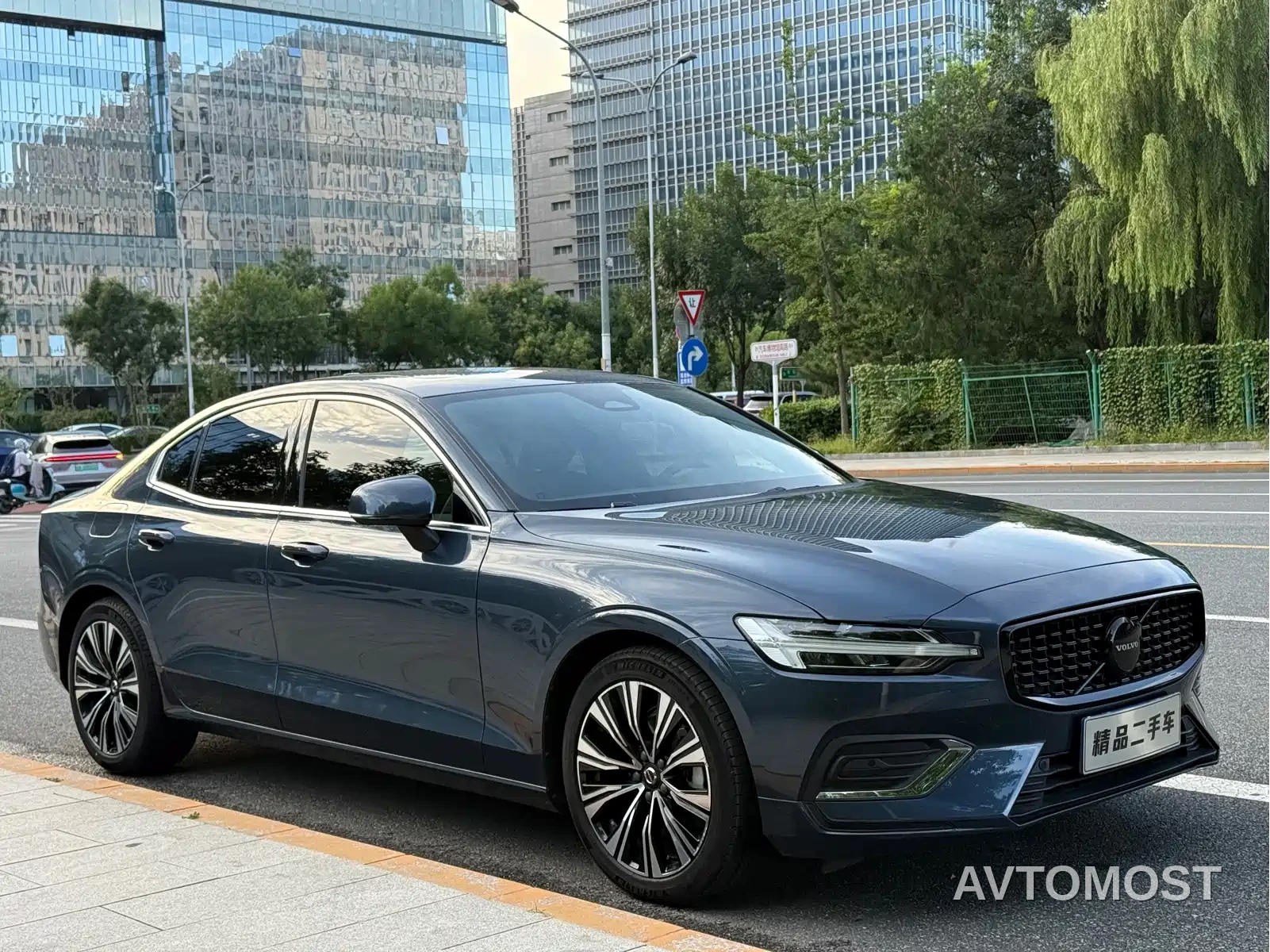 Volvo S60 2023 B4 Smart Vision Luxury Edition — фото 4