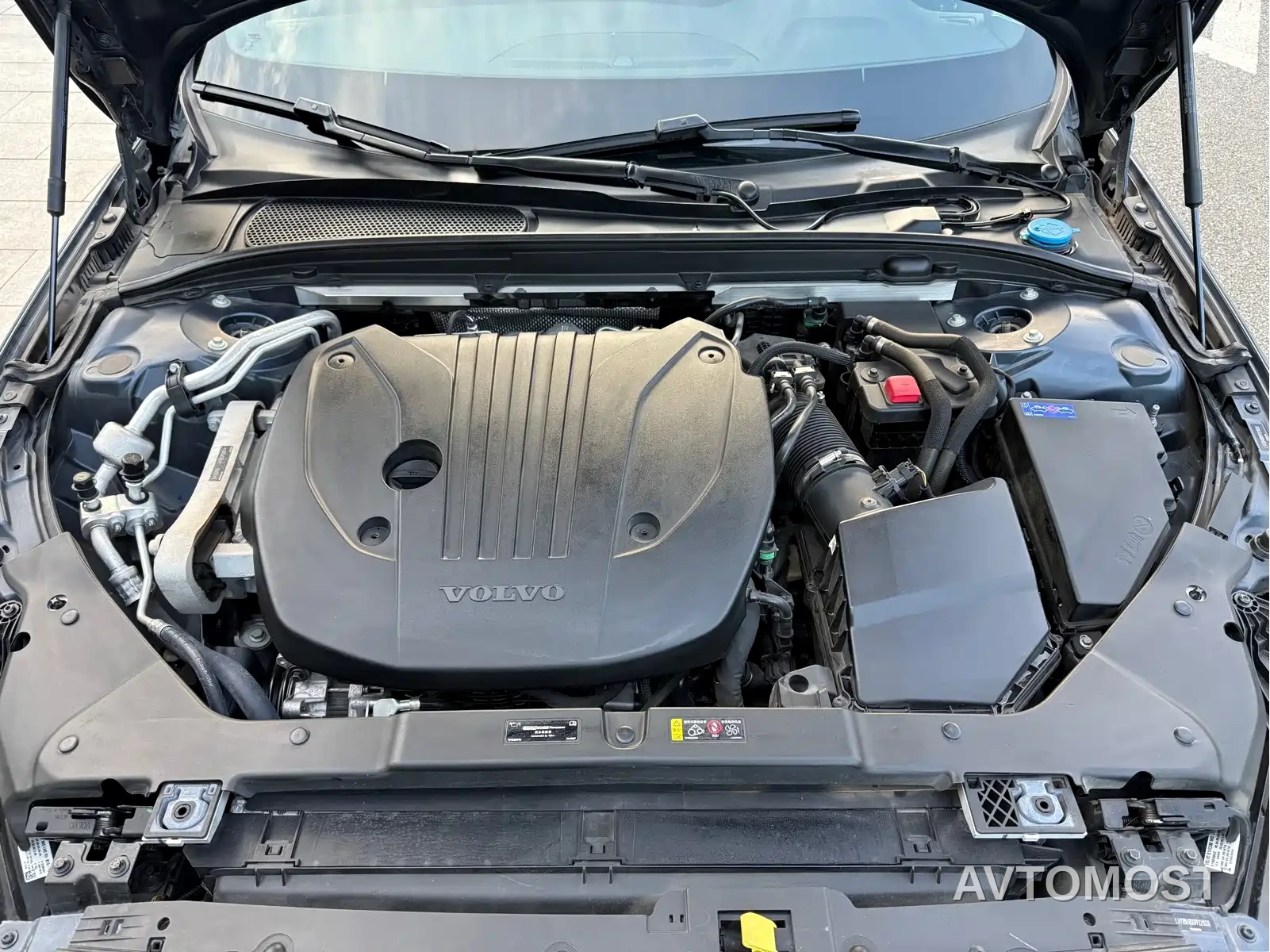 Volvo S60 2023 B4 Smart Vision Luxury Edition — фото 6