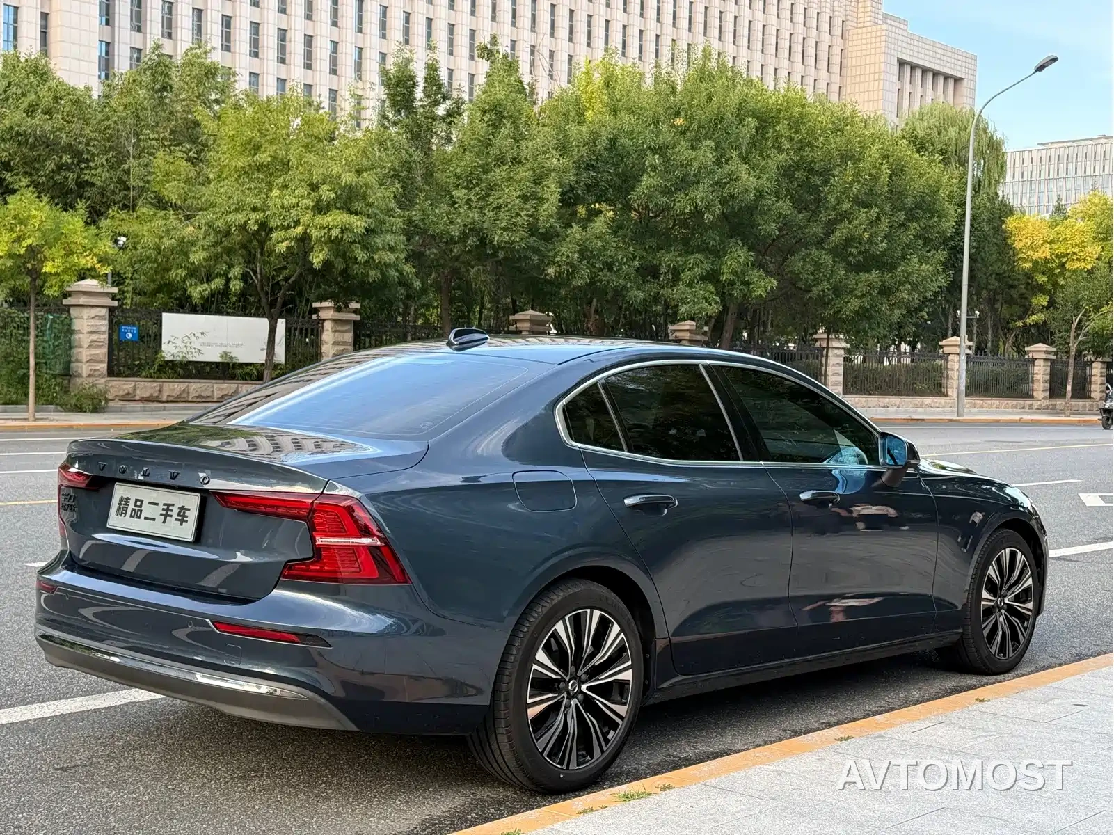 Volvo S60 2023 B4 Smart Vision Luxury Edition — фото 8